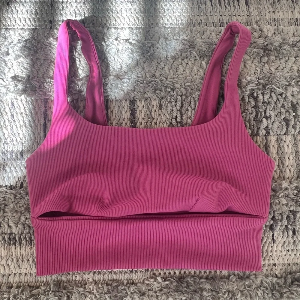 ALO Yoga Rose Pink Slit Yoga Workout Lounge Bra Size Small Like New Condition - Picture 5 of 6